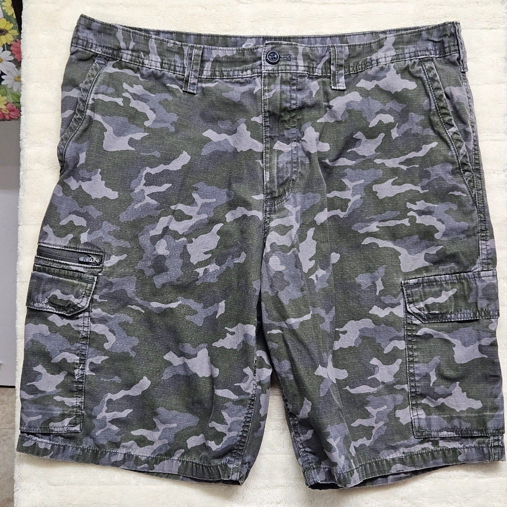 Eddie Bauer Camouflage Cargo Shorts 10.5" Inseam Mens 38